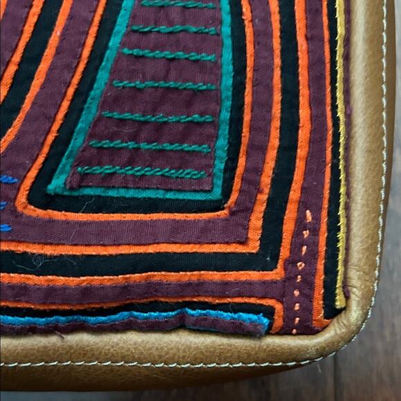 Artisan Mola and Leather Crossbody Bag with Multicolor Pattern - Picture 3 of 12